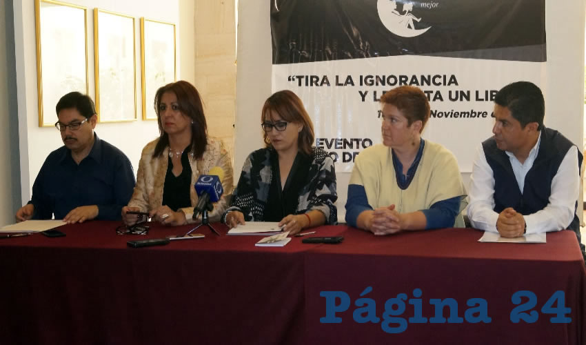 Selene Salas, directora de la Fundación Más Lectura un Mundo Mejor, señaló que el evento “tira la ignorancia y agarra un libro”, se realizará en las ciudades de Guadalupe y Zacatecas, los próximos días 10,11 y 18 de noviembre (Foto Merari Martínez Castro)