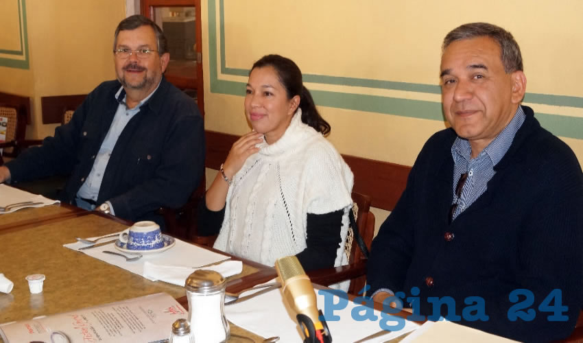 “La directora ha tratado de juntar alumnos para que estén contra los profesores con calumnias y críticas en redes sociales”, manifestó Marcelo Sada, quien sostuvo tienen la disposición de concluir el semestre sin problemas para los alumnos (Foto Merari Martínez Castro)