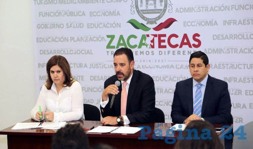 Alejandro Tello Cristerna; acompañado de Gilda Fabiola Torres, secretaria general de gobierno y Jorge Miranda Castro, titular de la Secretaría de Finanzas (Sefin), en conferencia de prensa