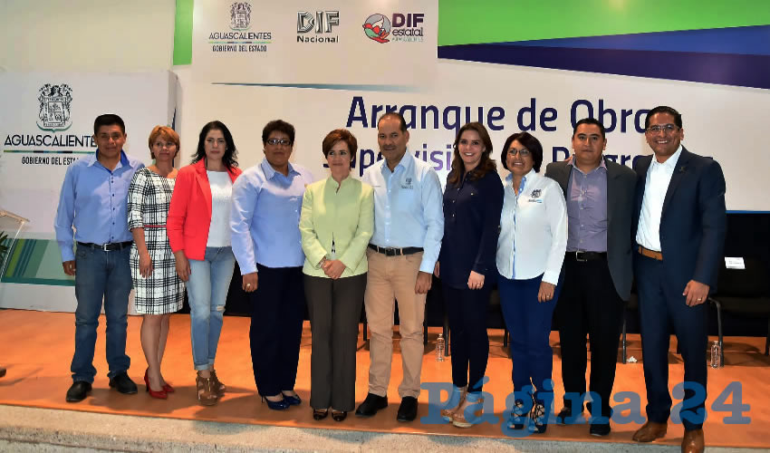 La directora general del DIF Nacional, Laura Barrera; el gobernador Mart&iacute;n Orozco y la presidenta del DIF Estatal, Yolanda Ram&iacute;rez; supervisaron obras