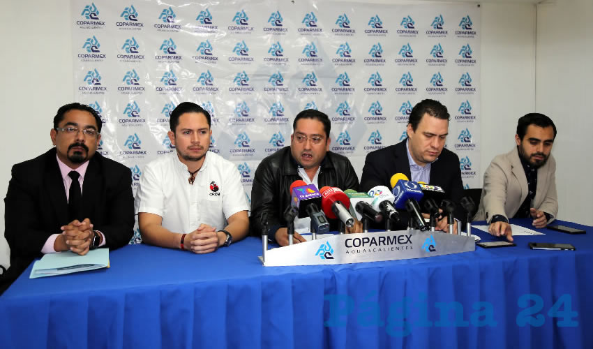 En conferencia de prensa del Colectivo CIMTRA, Comparmex, Crom, Barra de Abogados y Podemos Cambiar Aguascalientes AC (Foto: Eddylberto Luévano Santillán)