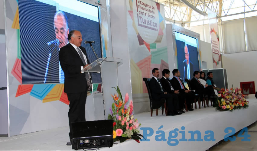 Eduardo Yarto Aponte, acompañado del Salvador Leal González, jefe de oficina de la Secretaría de Turismo y Xerardo Ramírez Muñoz, Director de Comercio Interior de la Secretaría de Economía (Sezac), se llevó a cabo la inauguración del 1er. Congreso de Financiamiento para el Sector Turístico del Estado de Zacatecas (Foto: Rocío Castro Alvarado)
