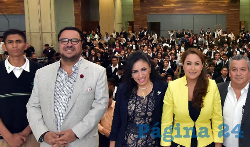Crean en ustedes, necesitamos gente emprendedora en Aguascalientes; necesitamos gente que no sólo saque adelante a su familia sino también al municipio, al estado: Alcaldesa