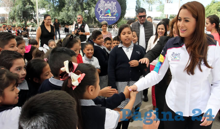 Tere Jiménez realizó la entrega de obras de mejoramiento en cuatro planteles de formación básica de la capital