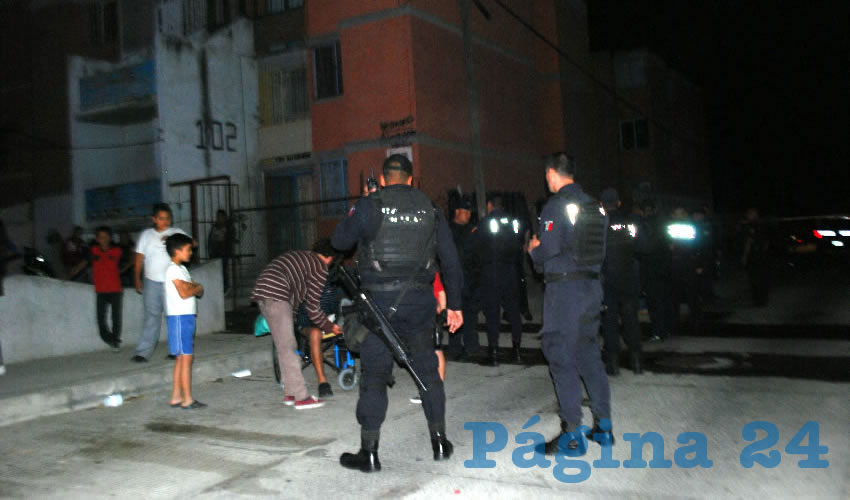 Al intervenir en una pelea campal, polic&iacute;as preventivos arrestaron a dos sujetos y luego fueron atacados por varios hombres, quienes intentaban liberar a sus &ldquo;amigos&rdquo;