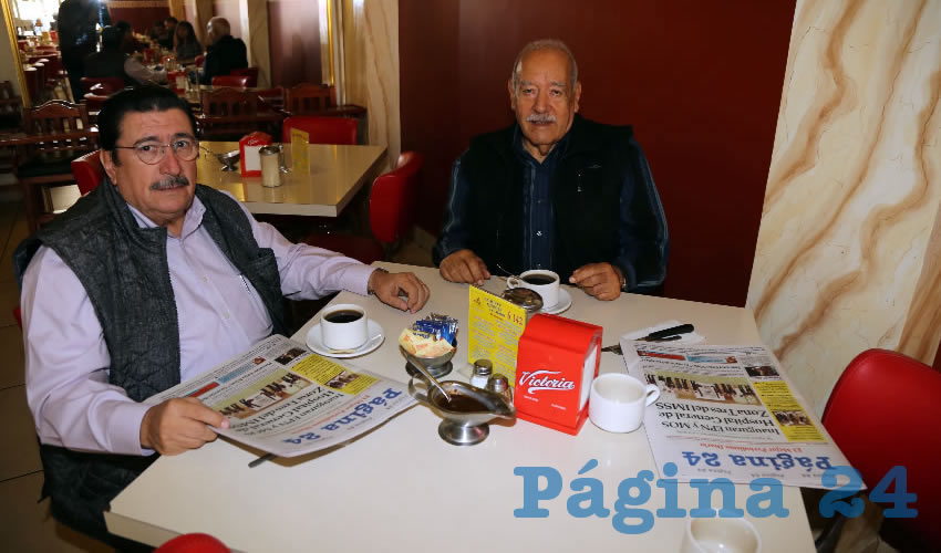 Francisco Esparza Parada, médico, y Andrés Valdivia Aguilera compartieron el primer alimento del día en el restaurante Mitla