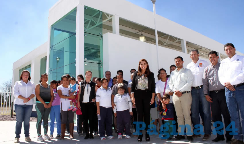 La presidenta municipal enfatizó que su Administración tiene como principio realizar obras con sentido humano e incluyente, donde los aguascalentenses disfruten y utilicen los espacios públicos