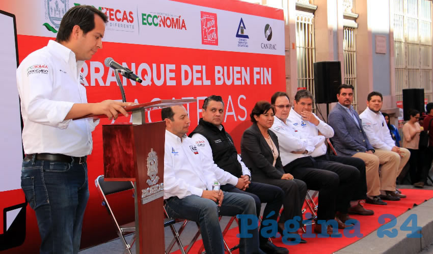 Con la presencia de las autoridades responsables del comercio y economía en el estado, se llevó a cabo la inauguración y banderazo de salida del Buen Fin, a realizarse los días 17, 18, 19 y 20 de noviembre donde la ciudadanía podrá contar con descuentos en sus tiendas de preferencia (Foto: Rocío Castro Alvarado)