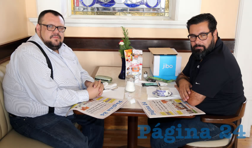En Sanborns Francia platicaron Alfredo Bonilla Garza y Benjam&iacute;n Cervantes Vega