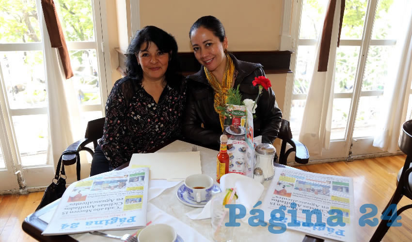 Luz Mar&iacute;a Castillo Ag&uuml;ero y Claudia Rayas Miranda departieron en Sanborns Francia