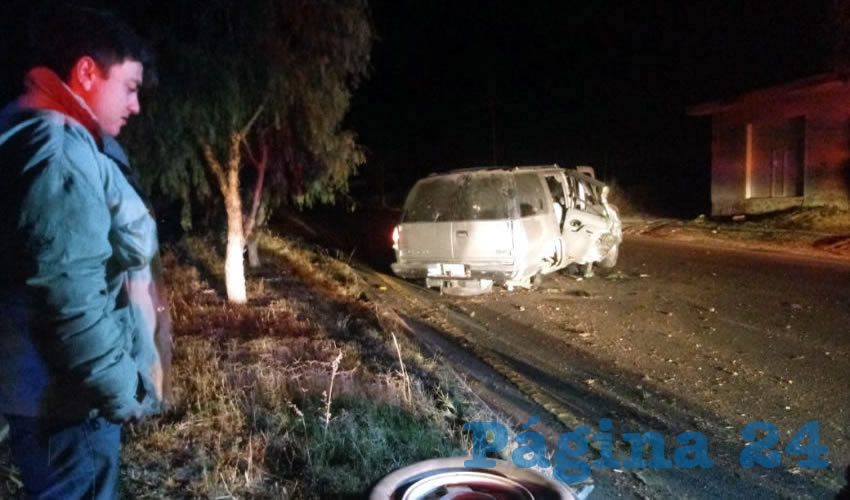 Hasta la llanta perdió la camioneta GMC Yukon, que conducía el briago Wilfrido “N” “N”
