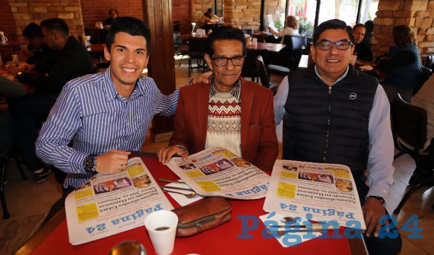 En Las Antorchas compartieron el primer alimento de la mañana Marco Lazcano Candelaria, Ismael Loredo Hidalgo y Marco Antonio Lazcano López