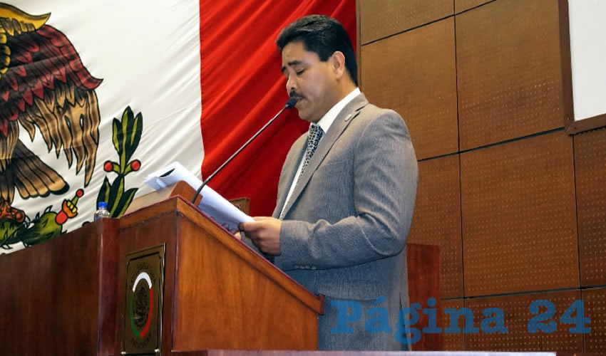 Las iniciativas fueron leídas en el pleno del Congreso del Estado por el diputado local Carlos Alberto Sandoval, del Partido Acción Nacional (PAN) (Foto Merari Martínez Castro)