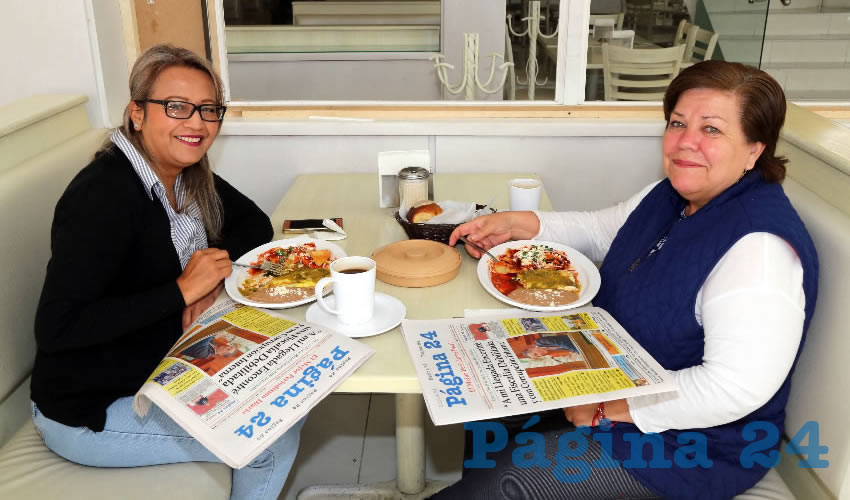 Desayunaron en el restaurante Del Centro Johana Pérez y Lucy Bailón Quezada