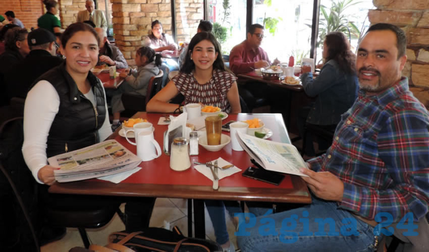 La familia Rojas tomó su primer alimento del día en el restaurante Las Antorchas