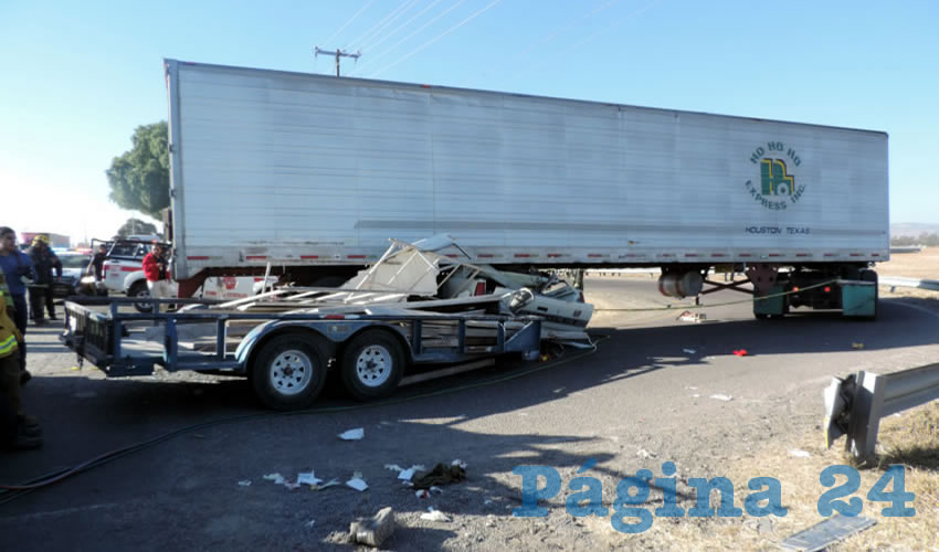 En el remolque de la camioneta viajaban la mayor&iacute;a de los alarifes