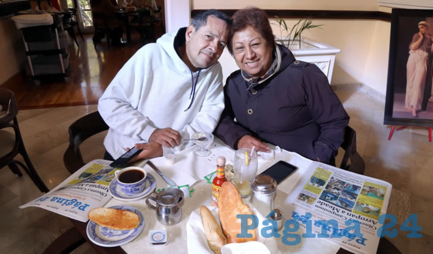En Sanborns Francia desayunaron Ricardo Tinoco Aguirre y Adriana Ramírez Nava