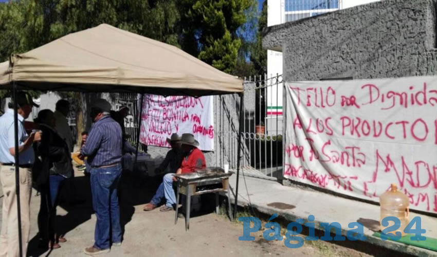 “Ahora el gobernador Alejandro Tello Cristerna se va a China. Ojalá sea para ofrecer nuestro producto que es el frijol, pero no creo, pues se está yendo de vacaciones adelantadas”, afirmó Óscar Tovar Santacruz, líder del sector agrario (Foto Cristo González)