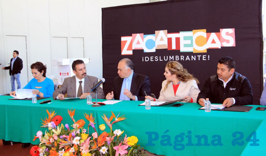 Eduardo Yarto Aponte, acompañado del subsecretario de operación turística de la Secturz, Alejandro Aguirre González, y diversos representantes de los pueblos mágicos, se lanzó el producto turístico “Cine en Tu Plazuela” (Foto: Rocío Castro Alvarado)