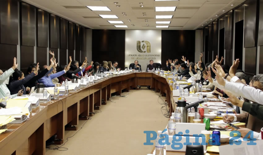 Entre otras reformas, se aprob&oacute; la reestructura del plan de estudio de la licenciatura en An&aacute;lisis Qu&iacute;mico-Biol&oacute;gicos, actualmente la carrera de Qu&iacute;mico Farmac&eacute;utico Bi&oacute;logo
