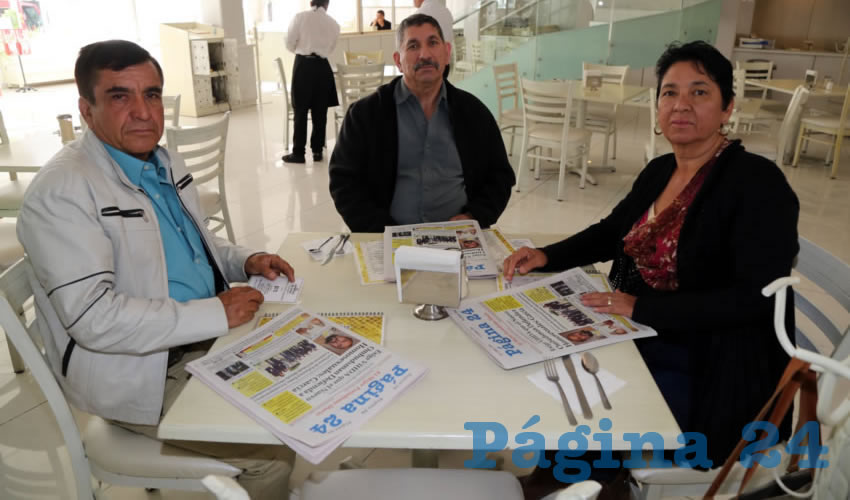 En el restaurante Del Centro compartieron el primer alimento de la mañana Ramón España Salazar, Enrique Aviña e Imelda Aviña de España