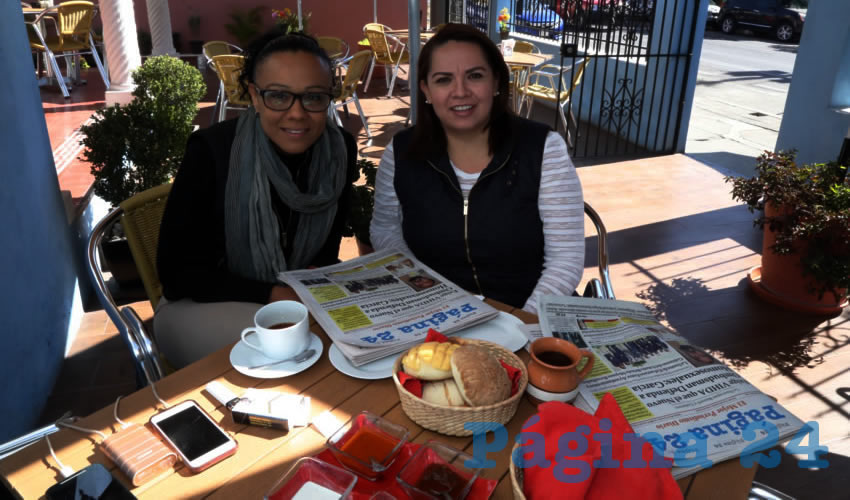En el restaurante Azul Catedral departieron Carolina Carrillo Carrillo y Claudia Morales Ramírez