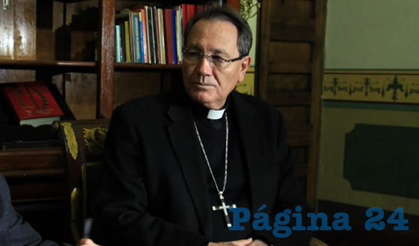 Sigifredo Noriega Barceló, obispo de la Diócesis de Zacatecas exhortó a los zacatecanos a no aguantar este tipo de hechos, tras enfatizar que “lo peor sería acostumbrarnos a la maldad”, por lo cual expuso que la gente no debe perder la esperanza “porque esta no tiene que ser una forma de vida, y en la gente está la solución proponiendo iniciativas, así como hacer frente al dolor de quienes sufren” (Foto Rocío Castro Alvarado)
