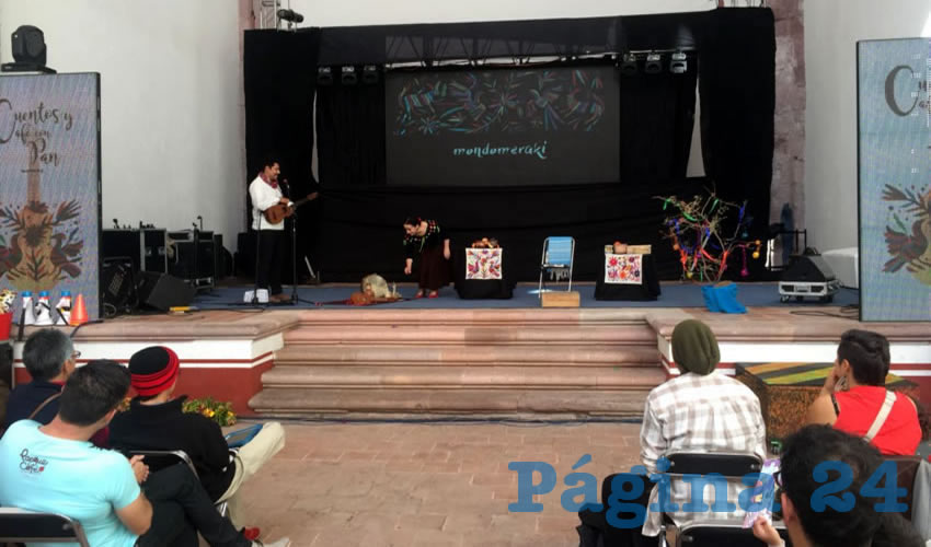 La Narración de Objetos y Son Jarocho, se llevó a cabo gracias a los artistas Luisa Aguilar y Adolfo García, quienes mostraron un lado diferente y divertido a la narración de cuentos para todos los presentes, con un lado humorístico, lleno de vida (Foto: Alberto Núñez Hernández)