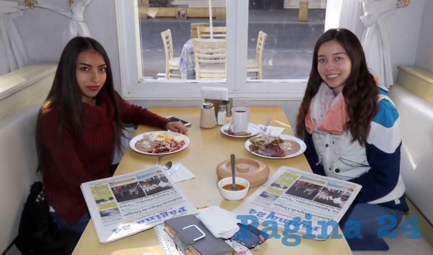 En el restaurante Del Centro almorzaron Natalia Gutiérrez Reynoso y Andrea Galván López