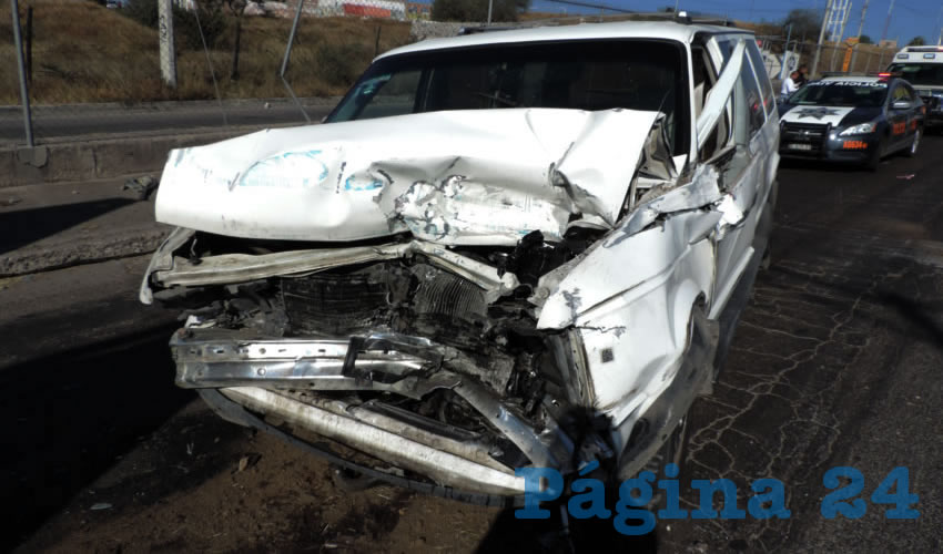 La camioneta Dodge Caravan que manejaba Samuel Hernández Fernández