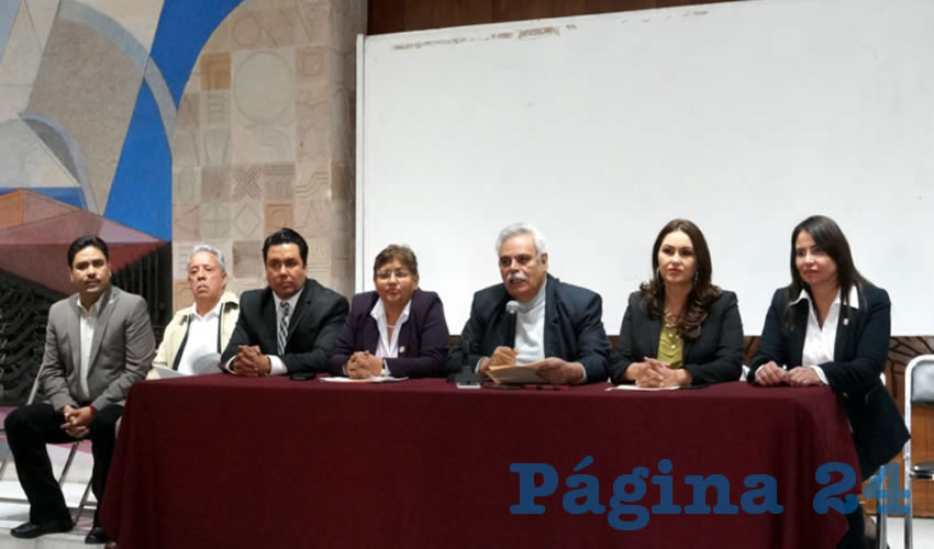 José Luis Medina Lizalde, diputado por Movimiento de Regeneración Nacional (Morena): Ayer martes 5 de diciembre, se realizaron dos sesiones de manera irregular, en la primera se leyó el dictamen del presupuesto de egresos y también el de ingresos del estado de Zacatecas para el año 2018 (Foto Merari Martínez Castro)