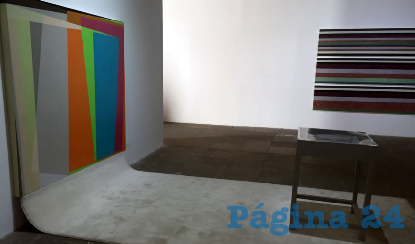 Esta exposición explica de tomando como punto de partida las obras pictóricas de finales de los ochenta, que desdeñaban las narrativas oficialistas iniciadas con la modernidad, así como otras apuestas de los noventa en las que se vislumbran procedimientos conceptuales y minimalistas como lo es el Post Neo Mexicanismos (Foto: Claudia de Santiago Campos)