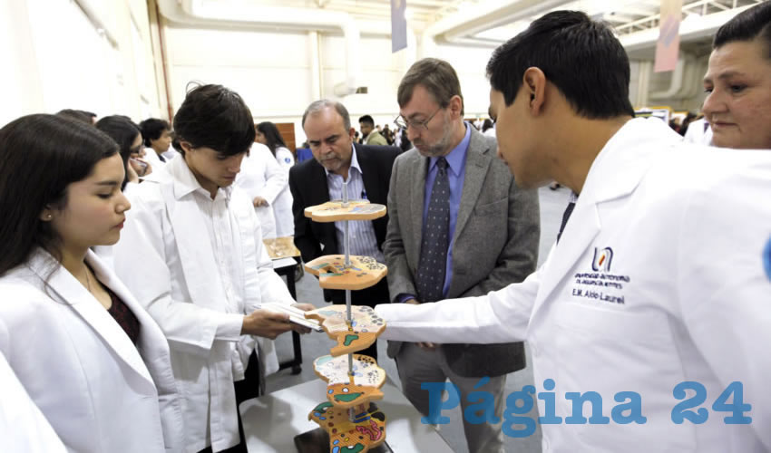 Esta iniciativa propicia la retroalimentaci&oacute;n entre estudiantes y catedr&aacute;ticos de la UAA para fortalecer su formaci&oacute;n profesional e inter&eacute;s por la investigaci&oacute;n