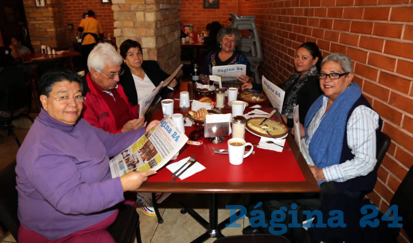María Virginia Lozano Hernández, Gonzalo Espinoza Martínez, Yolanda Corrales Álvarez, Carmen Oñate Álvarez, Alondra Velázquez Valdivia y Amparo Valdivia Jiménez almorzaron en el restaurante Las Antorchas