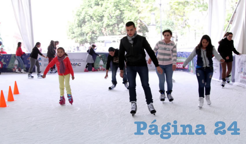 La pista de patinaje es de acceso gratuito y funciona con un horario de 10:00 a 2:00 de la tarde y de 4:00 a 10:00 de la noche