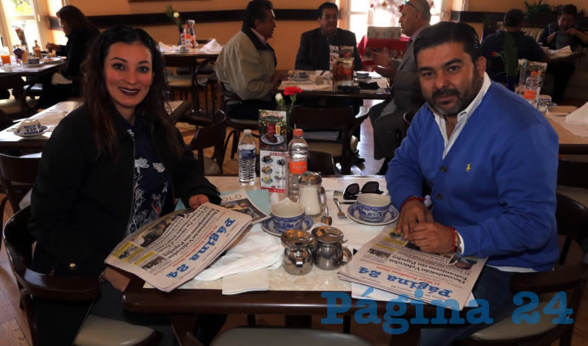 En Sanborns Francia se reunieron Yuliana Rangel, directora general de la revista Apolo; y Israel Tagosam Salazar Imamura