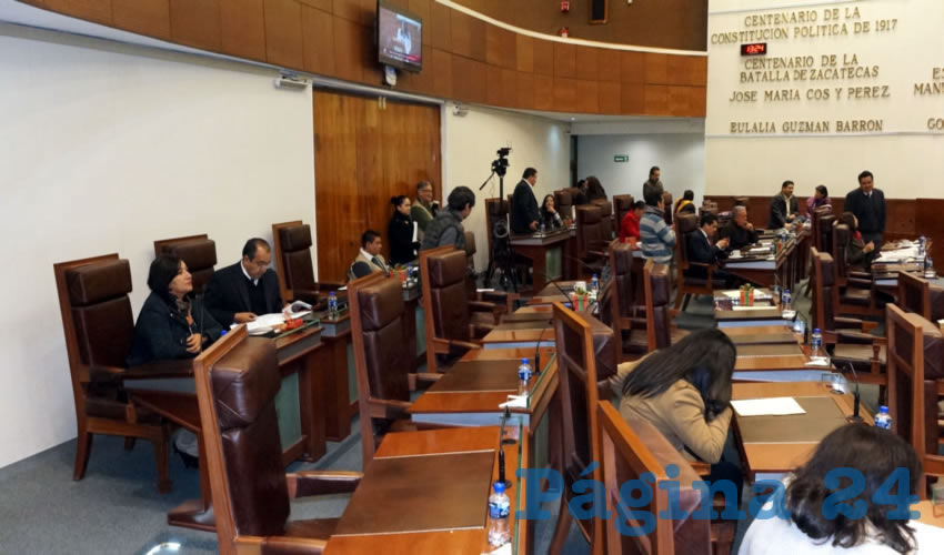 Norma Angélica Castorena Berrelleza, diputada local por el Partido Revolucionario Institucional (PRI) presentó en sesión ordinaria del Congreso del Estado, la lectura de la iniciativa de ley de voluntad anticipada en el estado de Zacatecas (Foto Merari Martínez Castro)