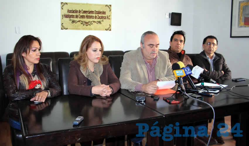 Álvaro Zaldívar Abreu, presidente de Asociación de Comerciantes Establecidos en el Centro Histórico, expuso que este proyecto implica la intervención de grandes magnitudes de la Avenida Hidalgo, calle Tacuba y Allende, ante lo cual manifestó que los comerciantes y habitantes del Centro Histórico jamás se opondrán a una obra verdaderamenet necesaria en beneficio de la ciudad y de los propios habitanets