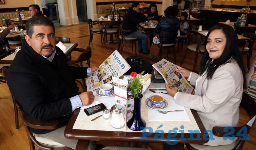 David Nájera Moreno y Nidia Acosta Lozano, diputados por el PRI, compartieron el pan y la sal en Sanborns Francia