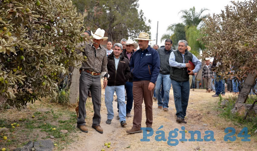 El gobernador Martín Orozco Sandoval realizó una gira de trabajo en las áreas de cultivo de guayaba afectadas por las heladas