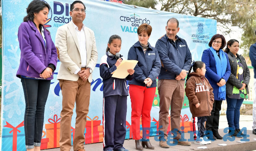 El gobernador del Estado, Mart&iacute;n Orozco Sandoval, y la presidenta del DIF Estatal, Yolanda Ram&iacute;rez de Orozco, clausuraron la gira Navidad en Familia