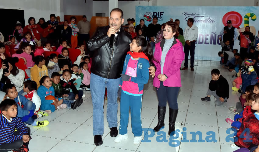 El gobernador del Estado, Mart&iacute;n Orozco Sandoval y la presidenta del DIF Estatal, Yolanda Ram&iacute;rez de Orozco, convivieron con m&aacute;s de 500 menores de edad y sus familias