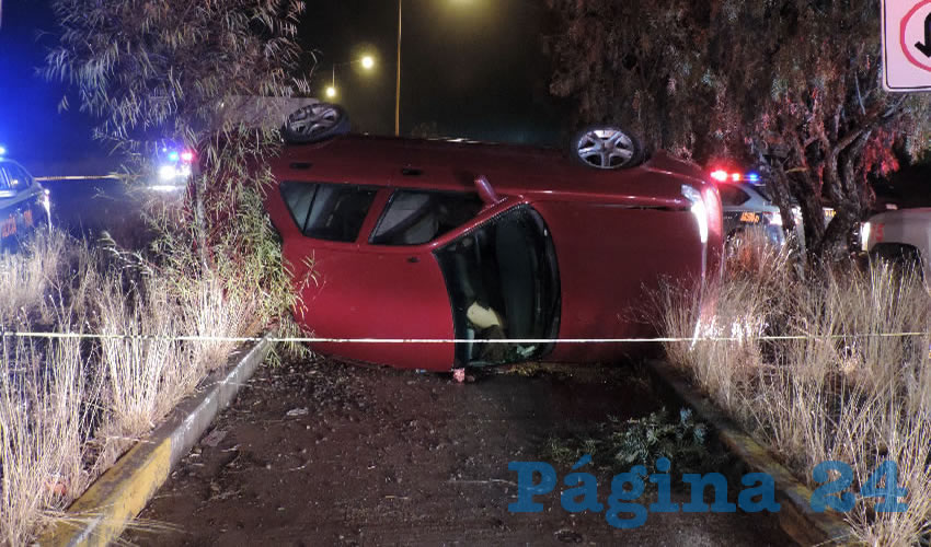 El automóvil Nissan Tsuru aplastó a Zaidé Esparza, quien murió con la cabeza destrozada