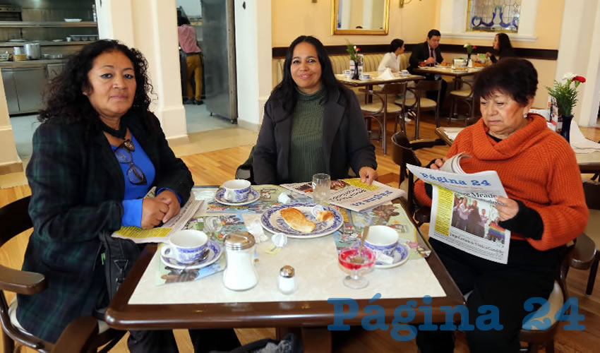 En Sanborns Francia almorzaron Verónica Villegas Pérez, Gloria Castillo de la Rosa y Graciela Salinas Herrera