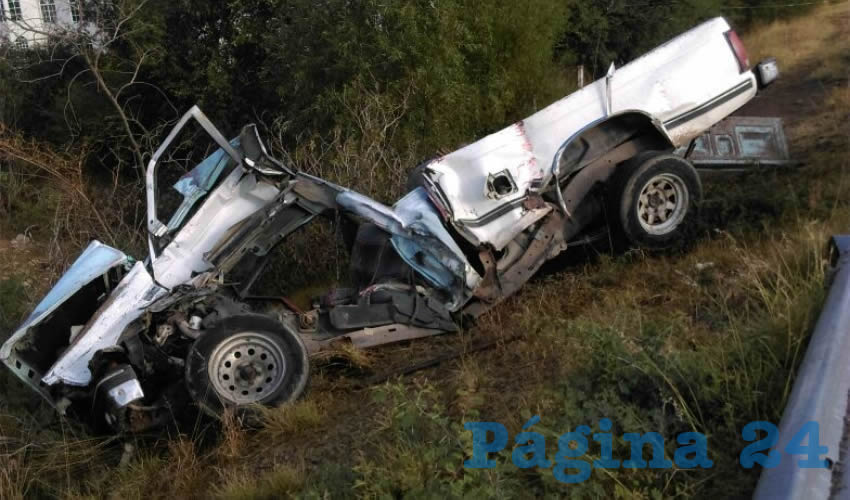 La destrozada camioneta Chevrolet