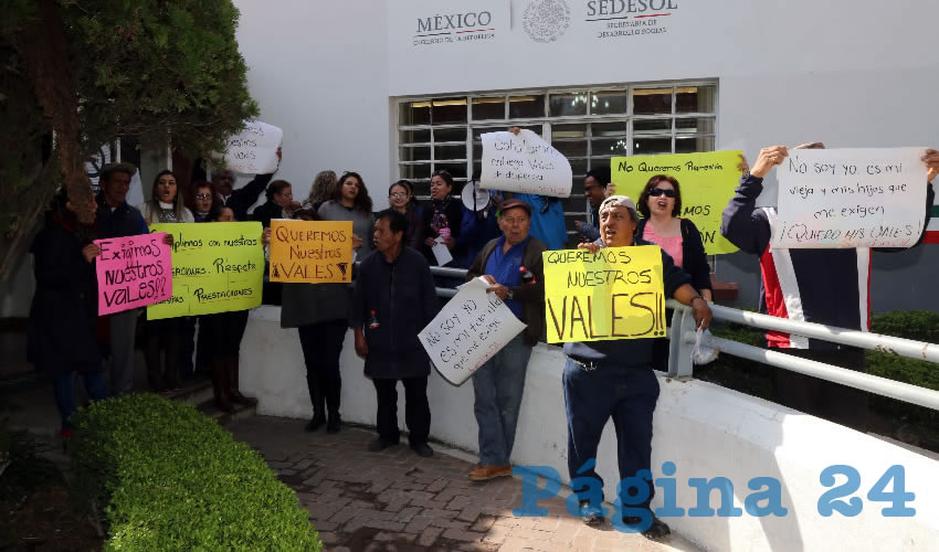 Trabajadores de base de la Delegación de la Secretaría de Desarrollo Social en Aguascalientes (Sedesol) se manifestaron dentro de sus instalaciones