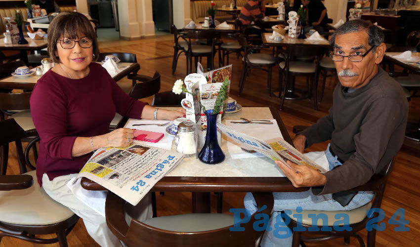 En Sanborns Francia almorzaron Ana Mart&iacute;n de L&oacute;pez y Mario L&oacute;pez Hern&aacute;ndez