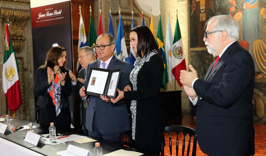 En un homenaje a Jaime Torres Bodet, en el marco del 115 aniversario de su natalicio, Otto Granados Rold&aacute;n coment&oacute; que se ha emprendido una ambiciosa transformaci&oacute;n educativa