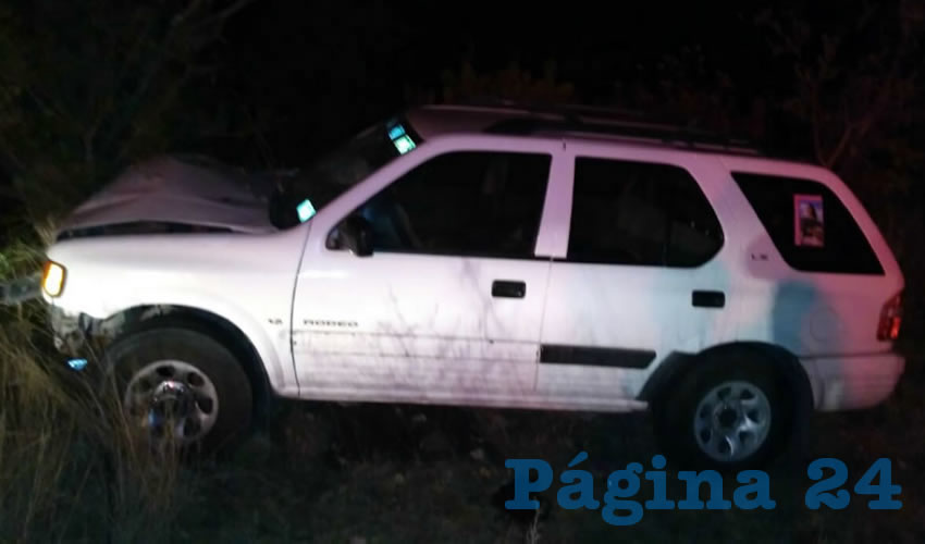 La Camioneta Isuzu Rodeo se estampó contra un árbol