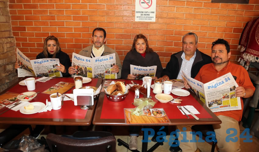 En Las Antorchas compartieron el primer alimento del día Cecilia Díaz Ruvalcaba, Gerardo Velasco Álvarez, Tere Velasco Álvarez, Evaristo Velasco Álvarez y Apolinar Velasco Álvarez
